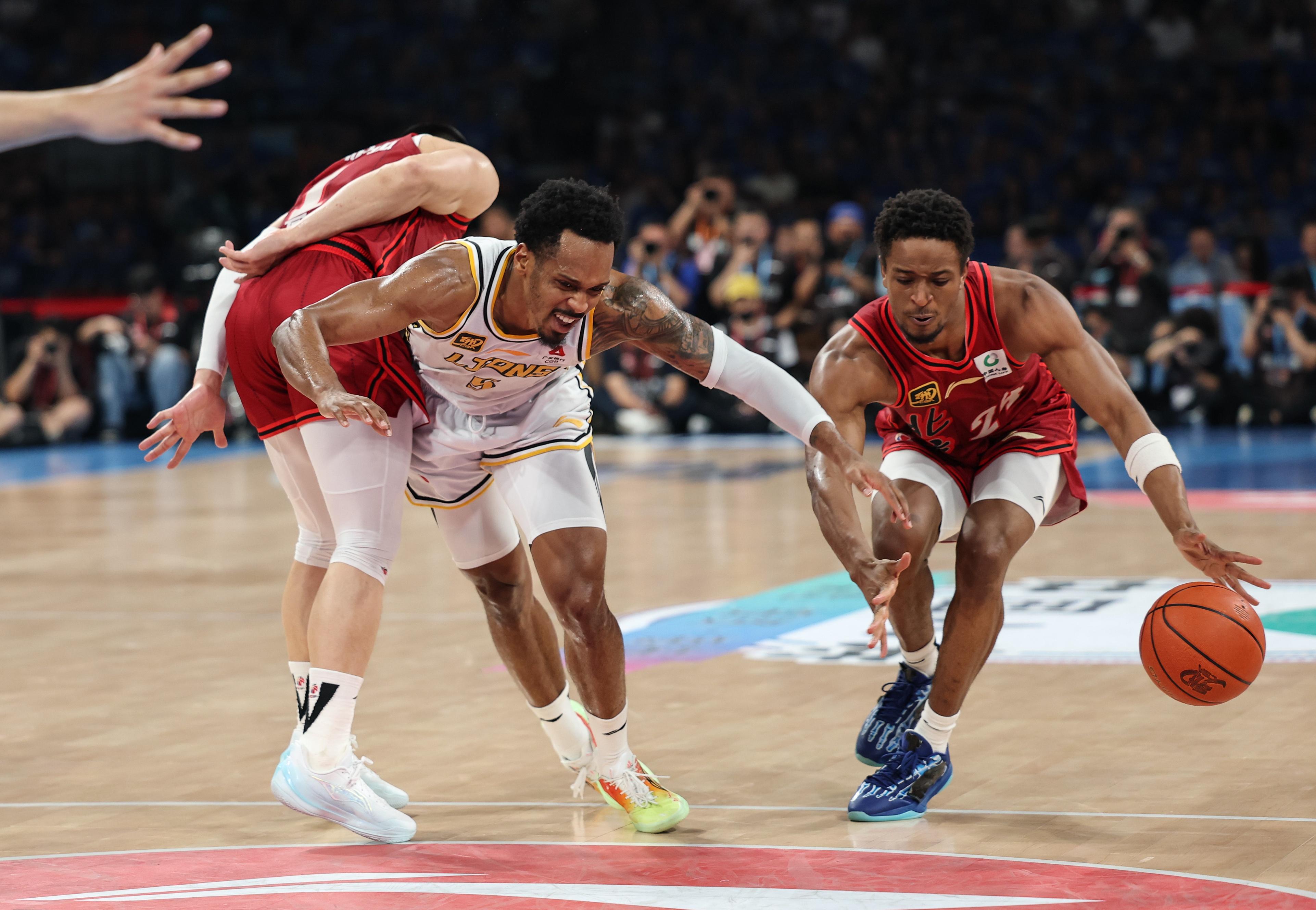 欧篮联加时末段再迎强敌，里昂外线爆发，主帅态度——震撼外界，赛程密集仍需轮换的简单介绍kaiyun