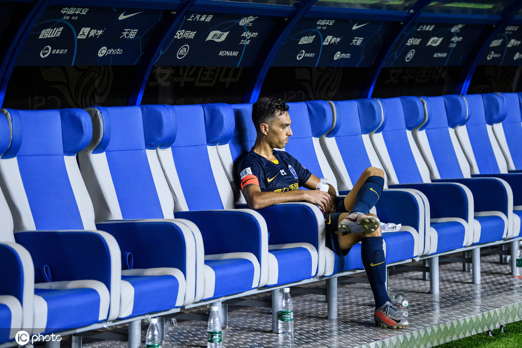 关于法甲倒计时;广州队集结日更衣室发声;细节引发关注;震撼外界;更衣室氛围转暖的信息开云APP