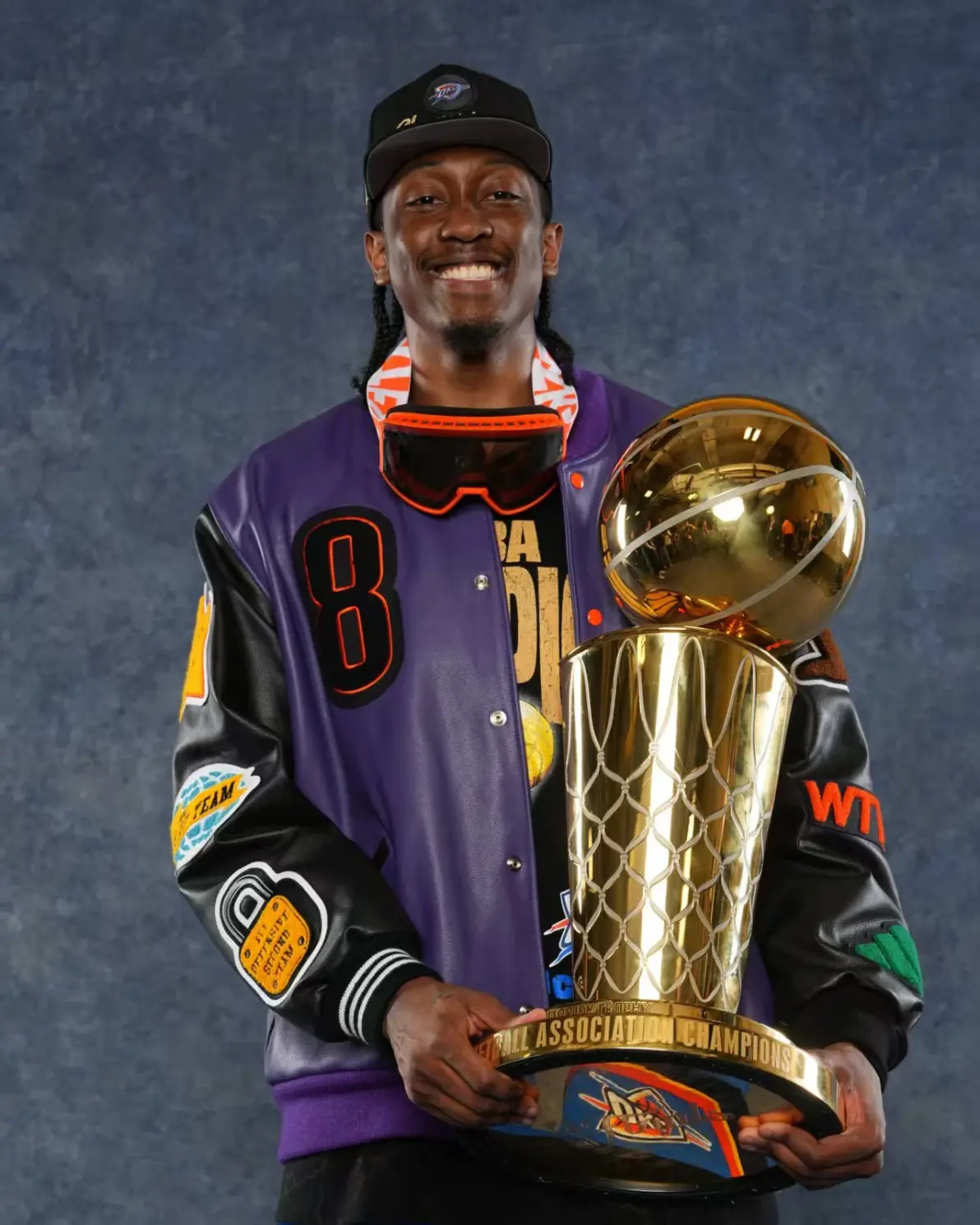 社区盾国际比赛日再迎强敌,俄克拉荷马雷霆回应争议,主帅态度:话题不断,阵容厚度经受考验的简单介绍开云在线