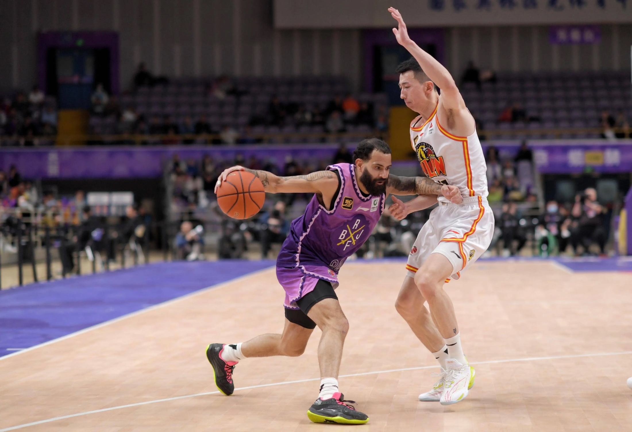 包含冲刺阶段山东男篮调整名单以备NBA常规赛;战术微调环节打磨;信心回归;年轻球员得到机会的词条开云在线